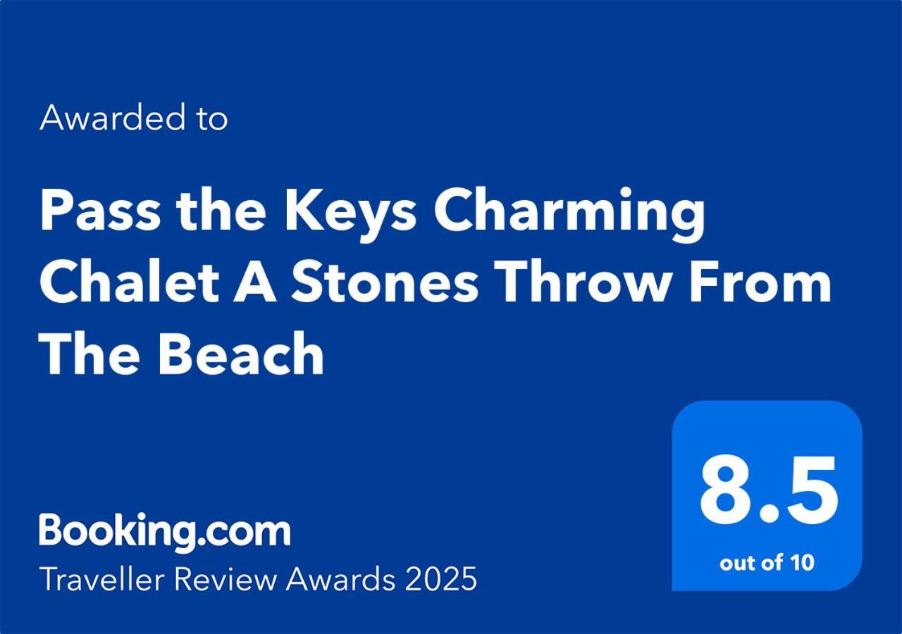 Pass The Keys Charming Chalet A Stones Throw From The Beach Chichester Exterior foto
